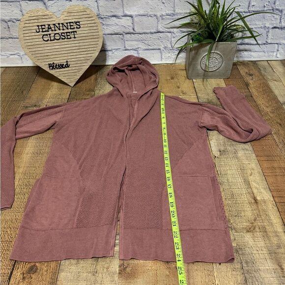 Lululemon Still Movement Wrap
Heathered Quicksand - Picture 11 of 12